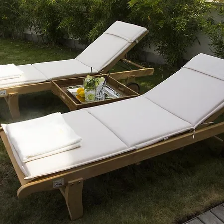 Pavi Apts - Private Rooftop Swimming Pool Апартаменти *