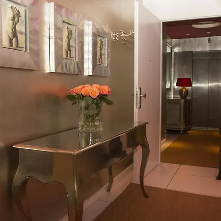 Apartament Pavi Apts - Private Rooftop Swimming Pool