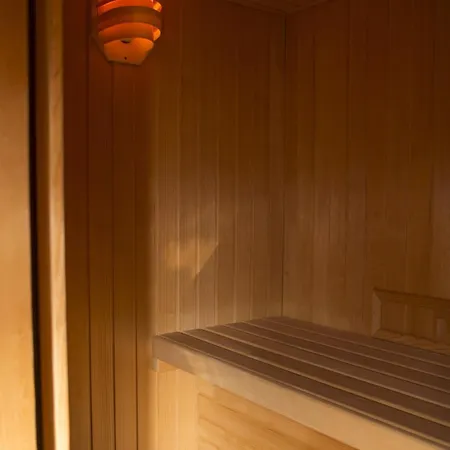 Pavi Apts - Private Rooftop Swimming Pool
