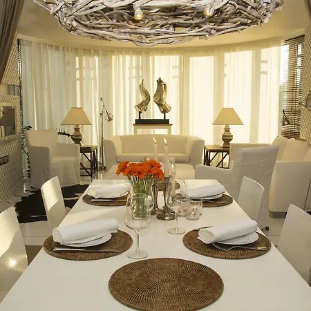 Pavi Apts - Private Rooftop Swimming Pool Apartment