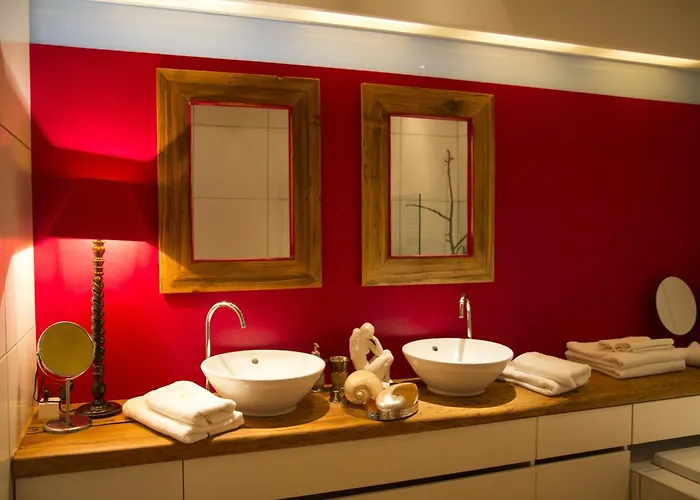 Pavi Apts - Private Rooftop Swimming Pool Apartament