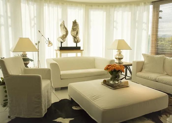 Apartament Pavi Apts - Private Rooftop Swimming Pool