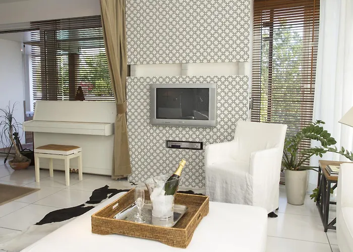 Apartma Pavi Apts - Private Rooftop Swimming Pool *