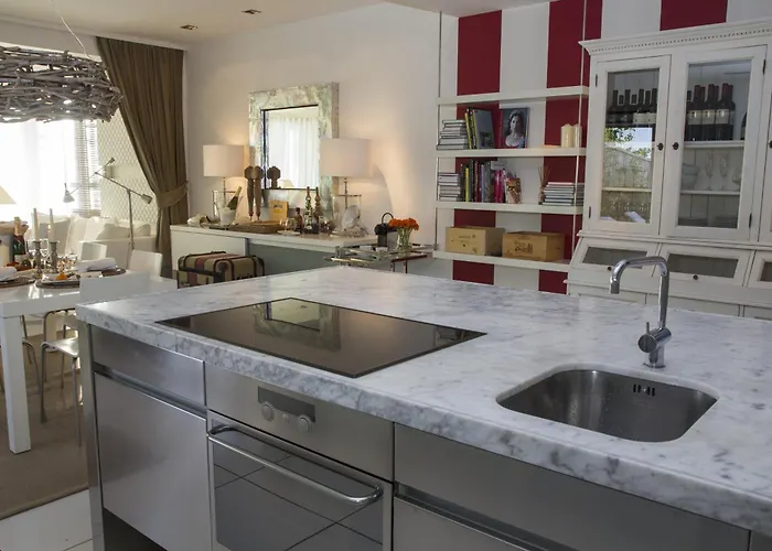 Pavi Apts - Private Rooftop Swimming Pool Apartma