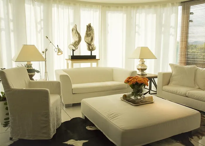 Pavi Apts - Private Rooftop Swimming Pool