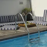 Pavi Apts - Private Rooftop Swimming Pool