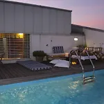 Pavi Apts - Private Rooftop Swimming Pool リュブリャナ