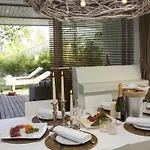 アパート Pavi Apts - Private Rooftop Swimming Pool *