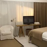 Pavi Apts - Private Rooftop Swimming Pool アパート *