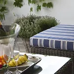Pavi Apts - Private Rooftop Swimming Pool アパート