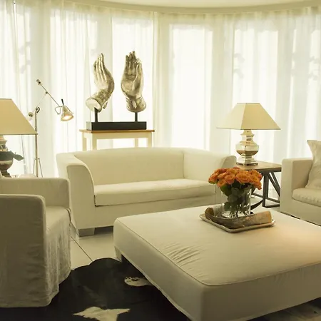 Апартаменты Pavi Apts - Private Rooftop Swimming Pool