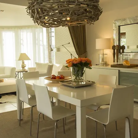 Pavi Apts - Private Rooftop Swimming Pool Апартаменты *