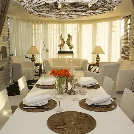Pavi Apts - Private Rooftop Swimming Pool Apartment