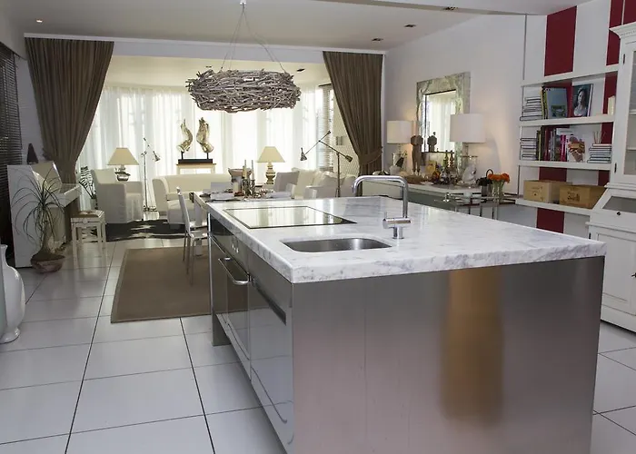 Pavi Apts - Private Rooftop Swimming Pool Апартаменты *