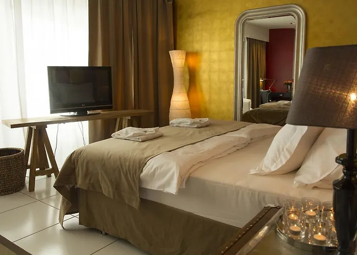 Pavi Apts - Private Rooftop Swimming Pool Апартаменты