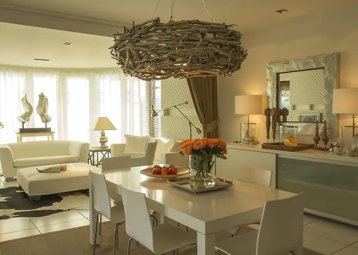 Pavi Apts - Private Rooftop Swimming Pool Апартаменты